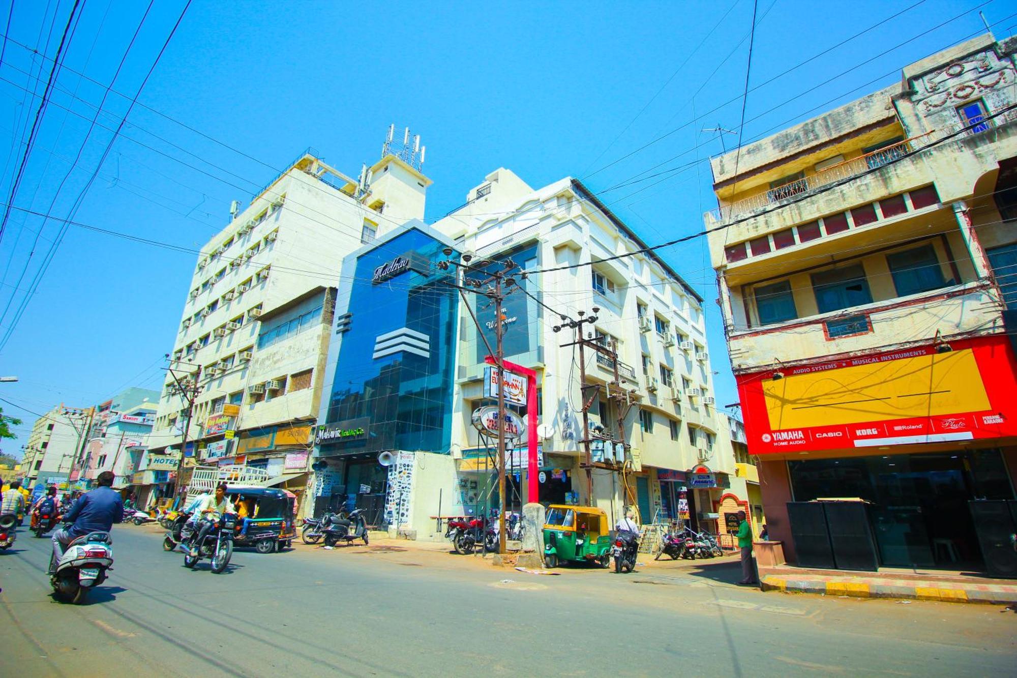 Hotel Upasana Rajkot Exteriör bild