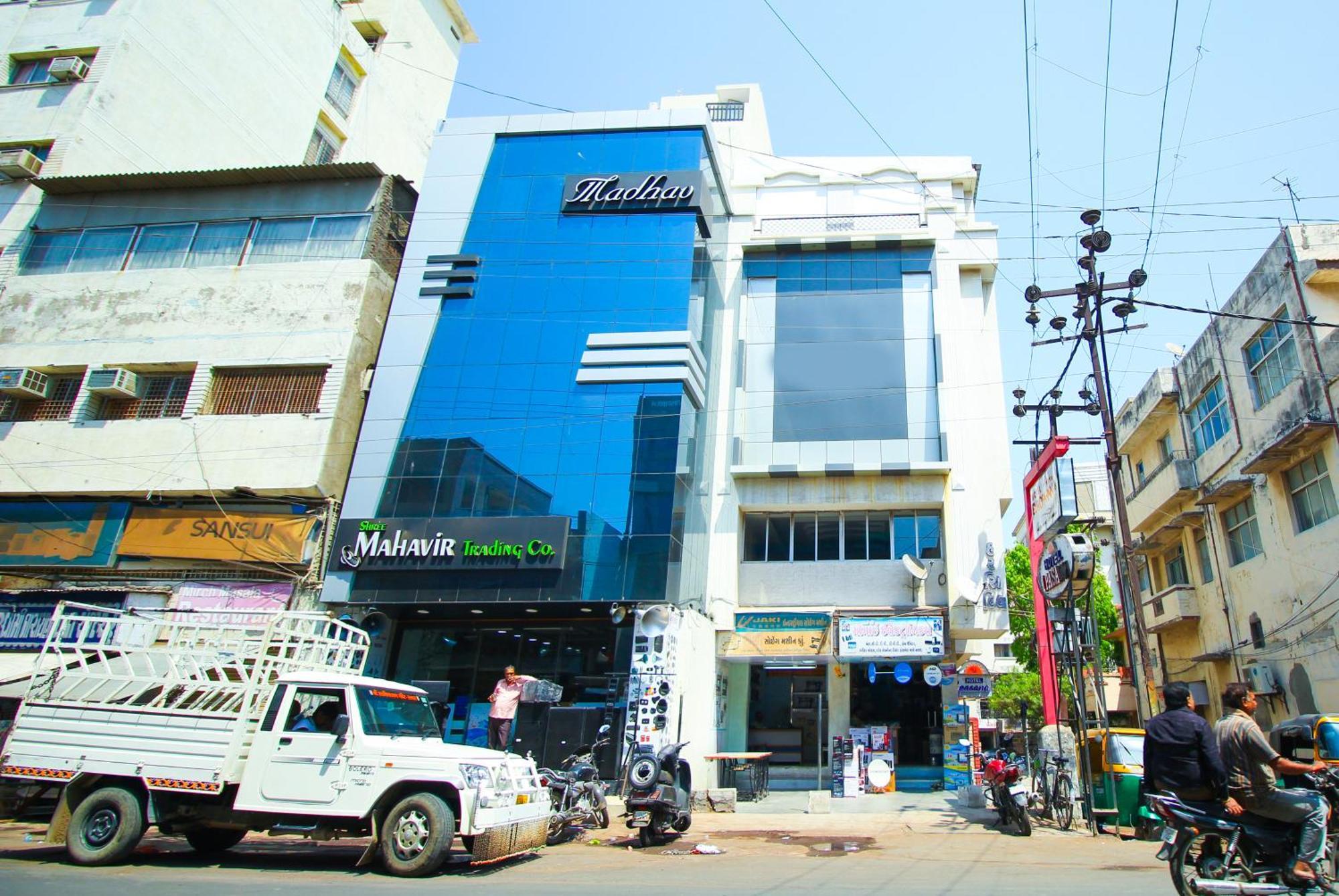Hotel Upasana Rajkot Exteriör bild