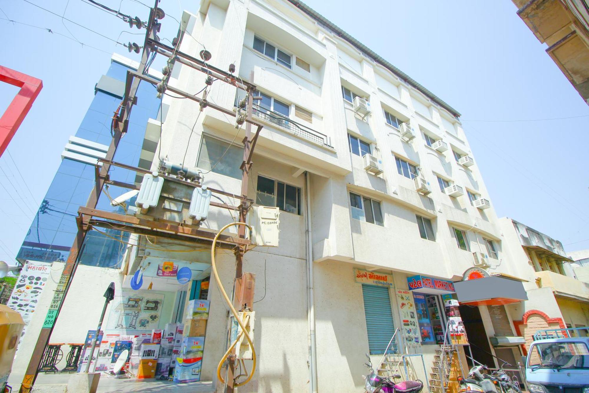 Hotel Upasana Rajkot Exteriör bild