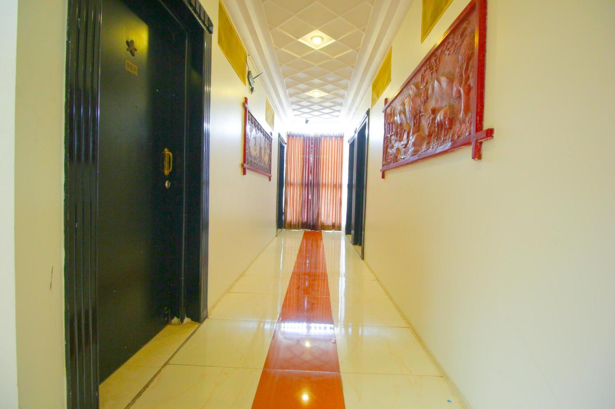 Hotel Upasana Rajkot Exteriör bild