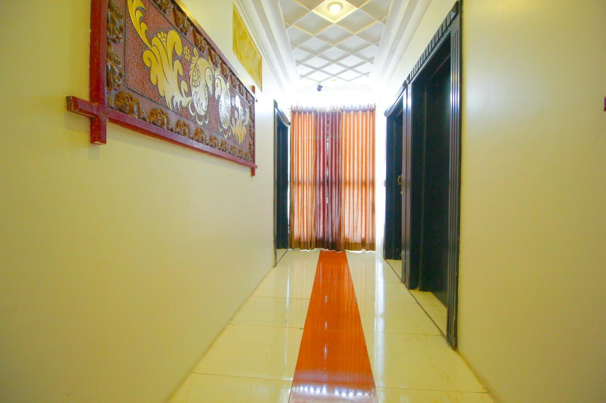 Hotel Upasana Rajkot Exteriör bild
