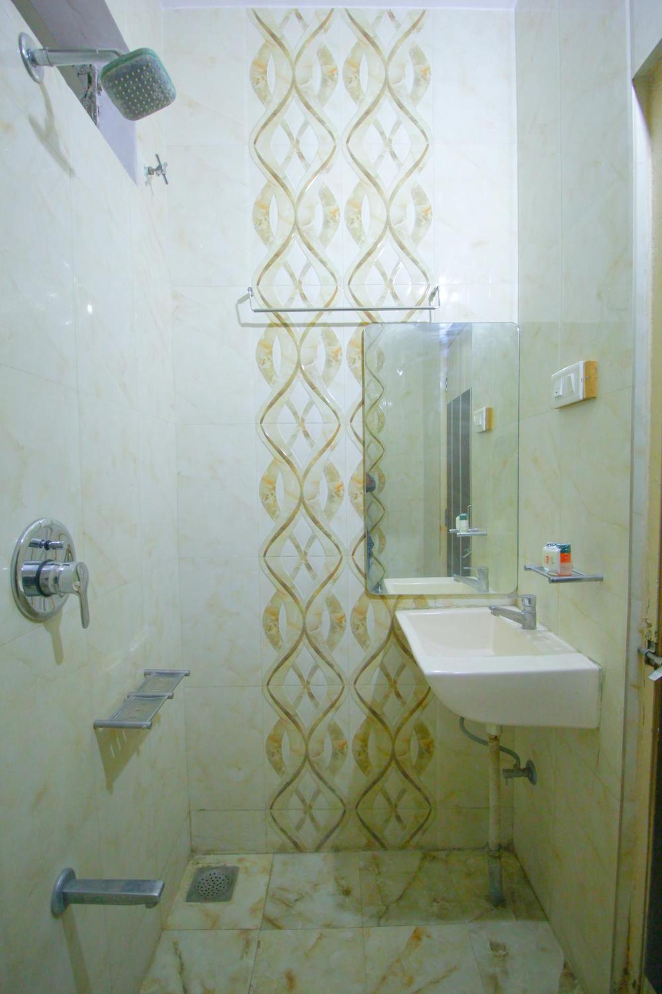 Hotel Upasana Rajkot Exteriör bild