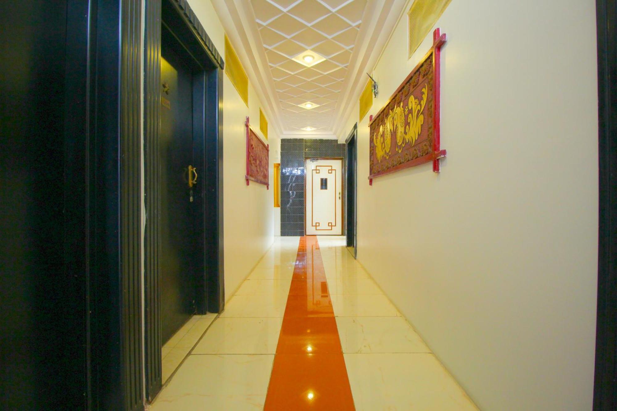 Hotel Upasana Rajkot Exteriör bild