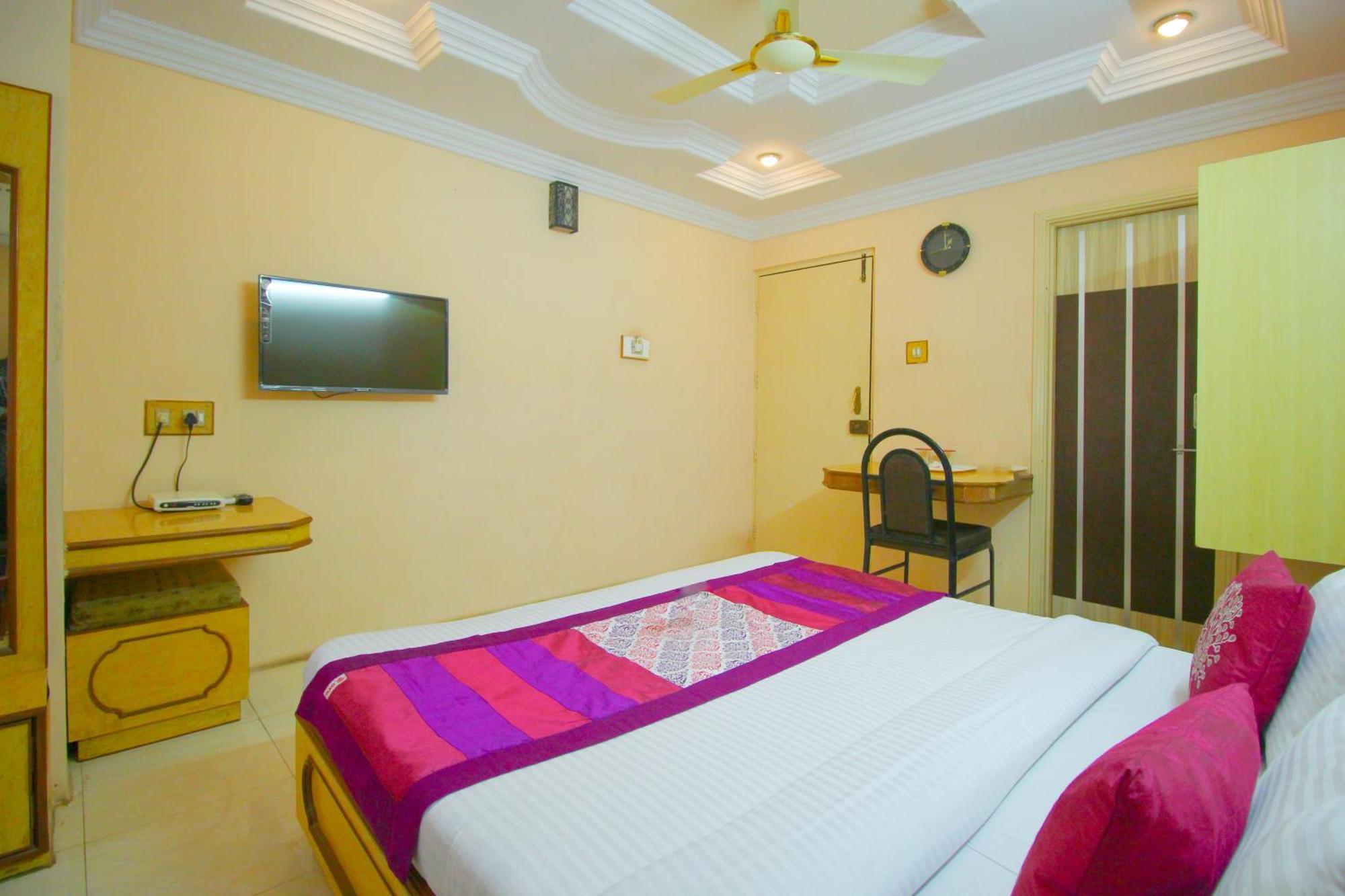 Hotel Upasana Rajkot Exteriör bild