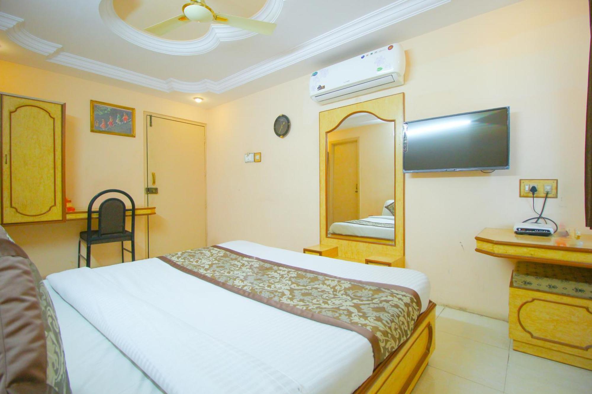 Hotel Upasana Rajkot Exteriör bild