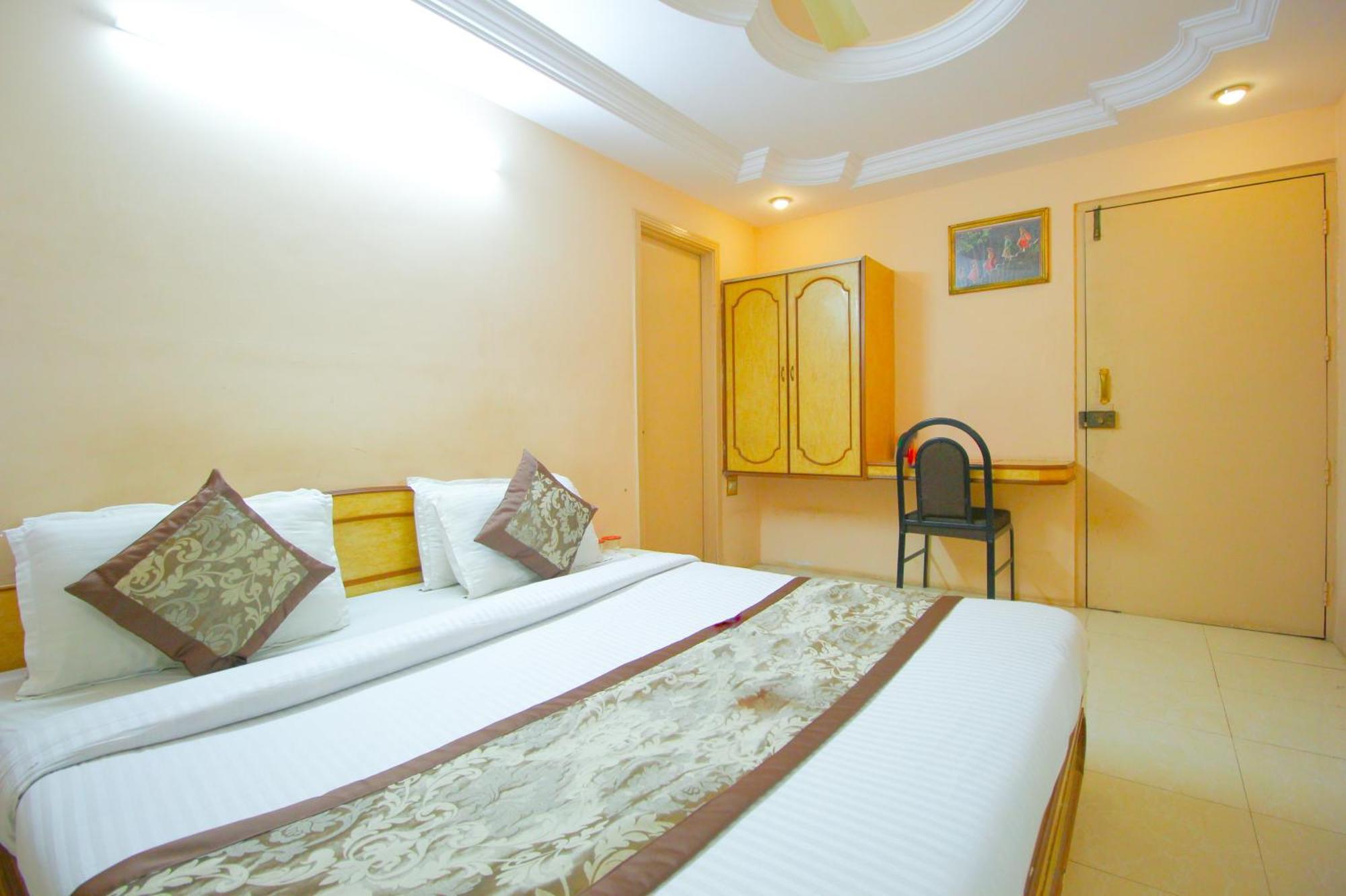 Hotel Upasana Rajkot Exteriör bild