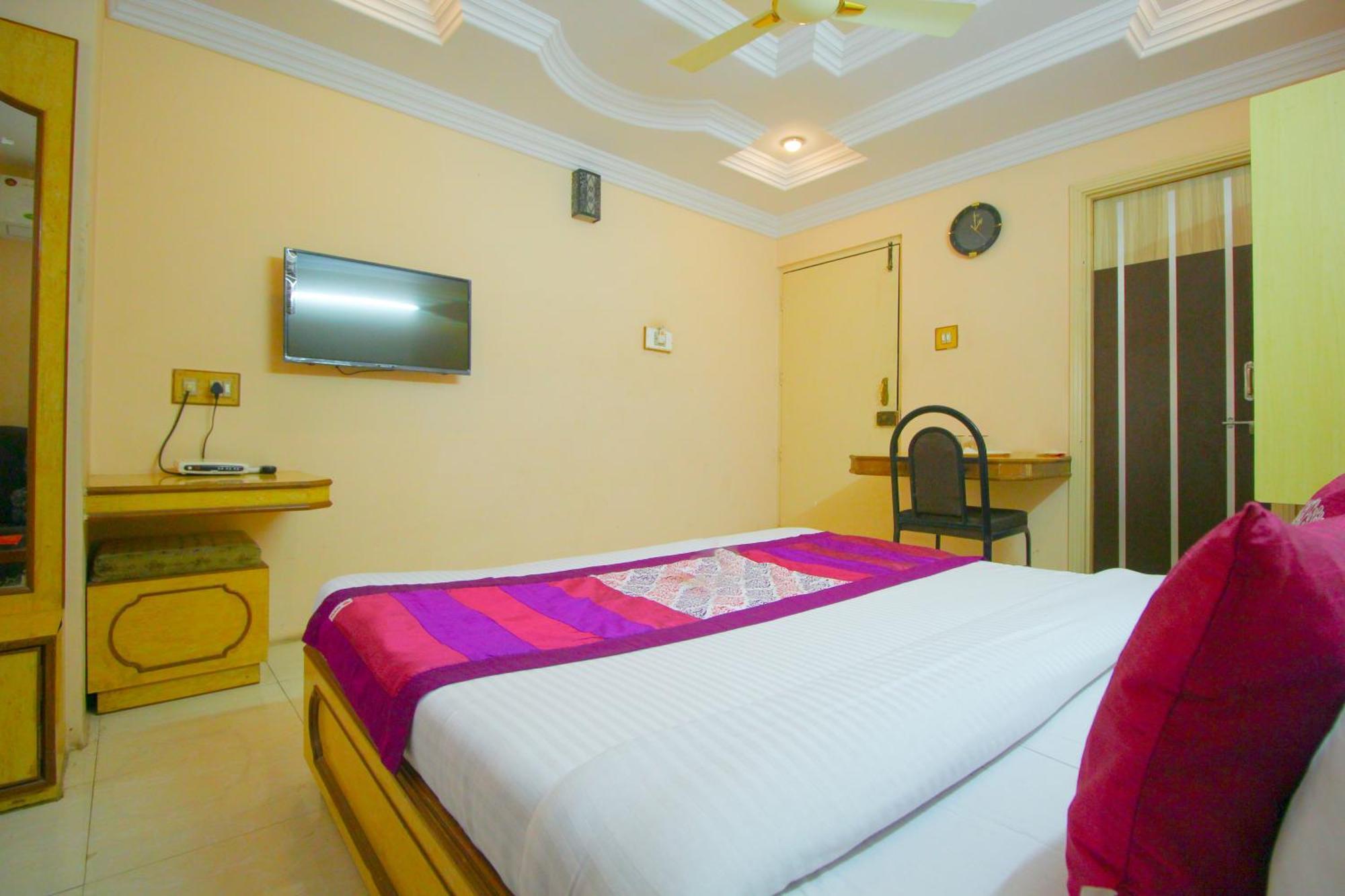 Hotel Upasana Rajkot Exteriör bild