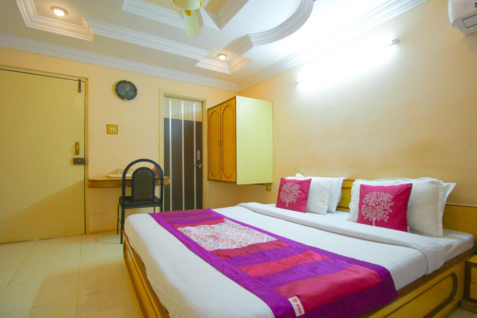 Hotel Upasana Rajkot Exteriör bild