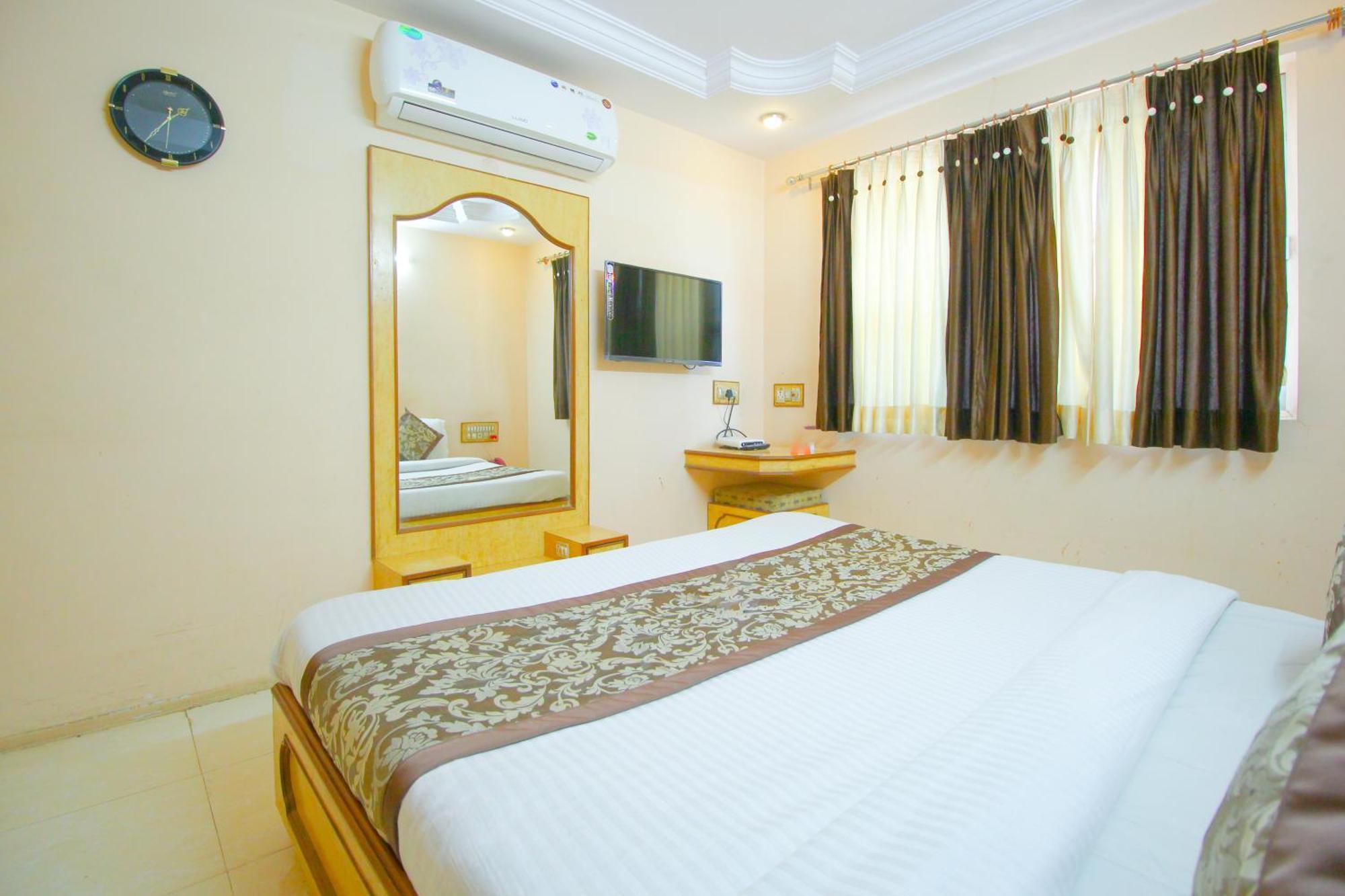 Hotel Upasana Rajkot Exteriör bild