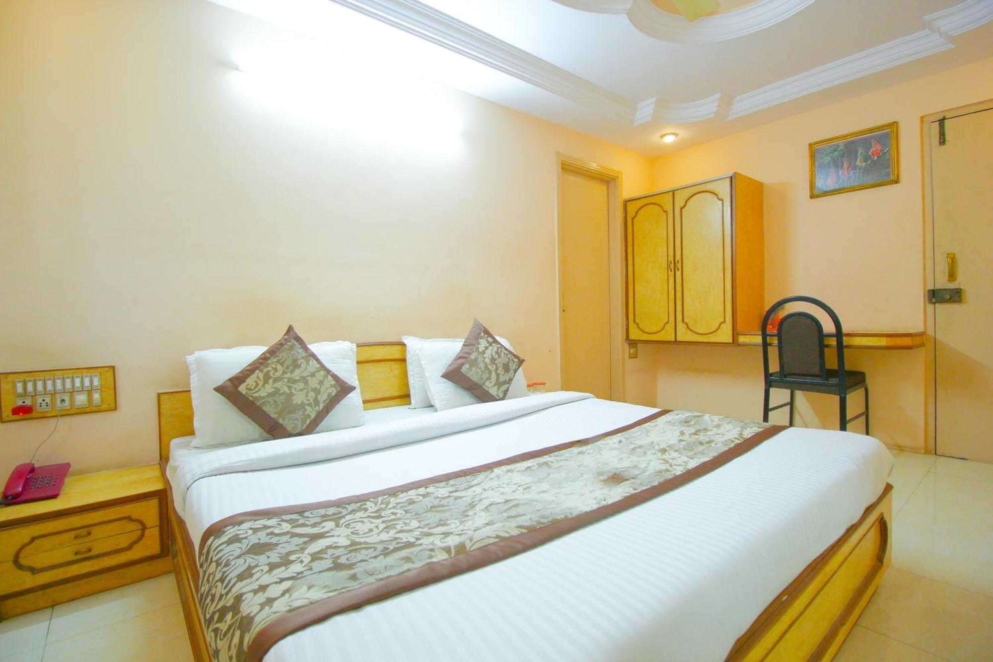 Hotel Upasana Rajkot Exteriör bild