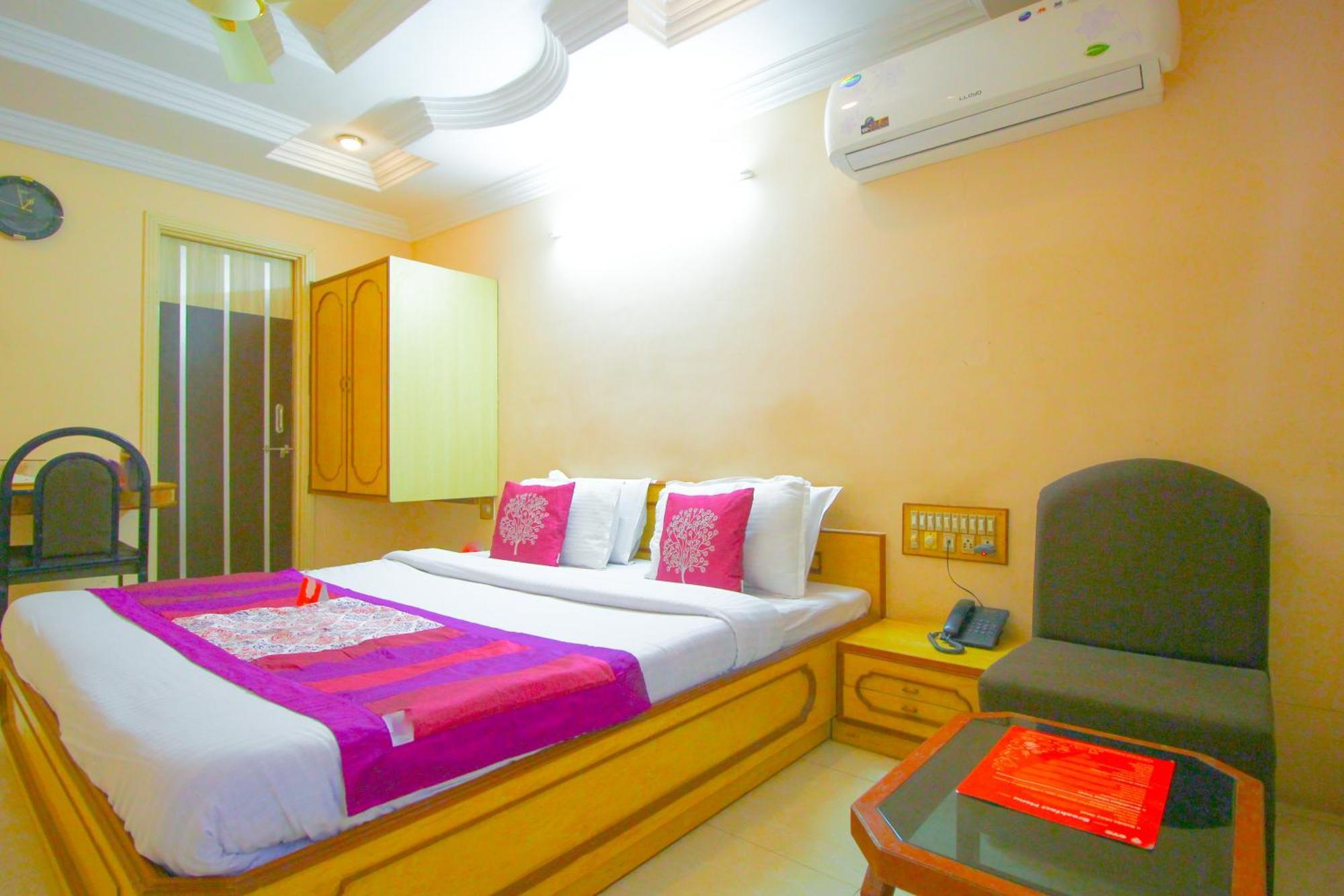 Hotel Upasana Rajkot Exteriör bild