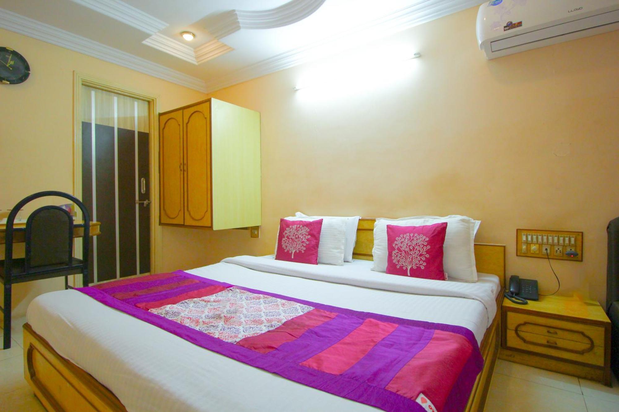 Hotel Upasana Rajkot Exteriör bild