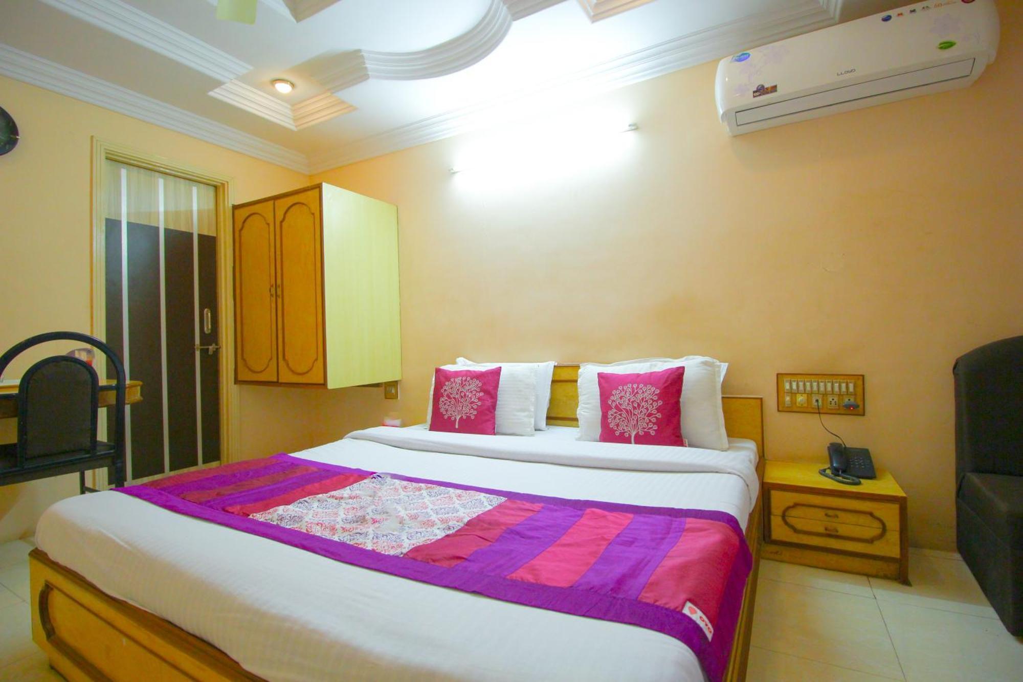 Hotel Upasana Rajkot Exteriör bild
