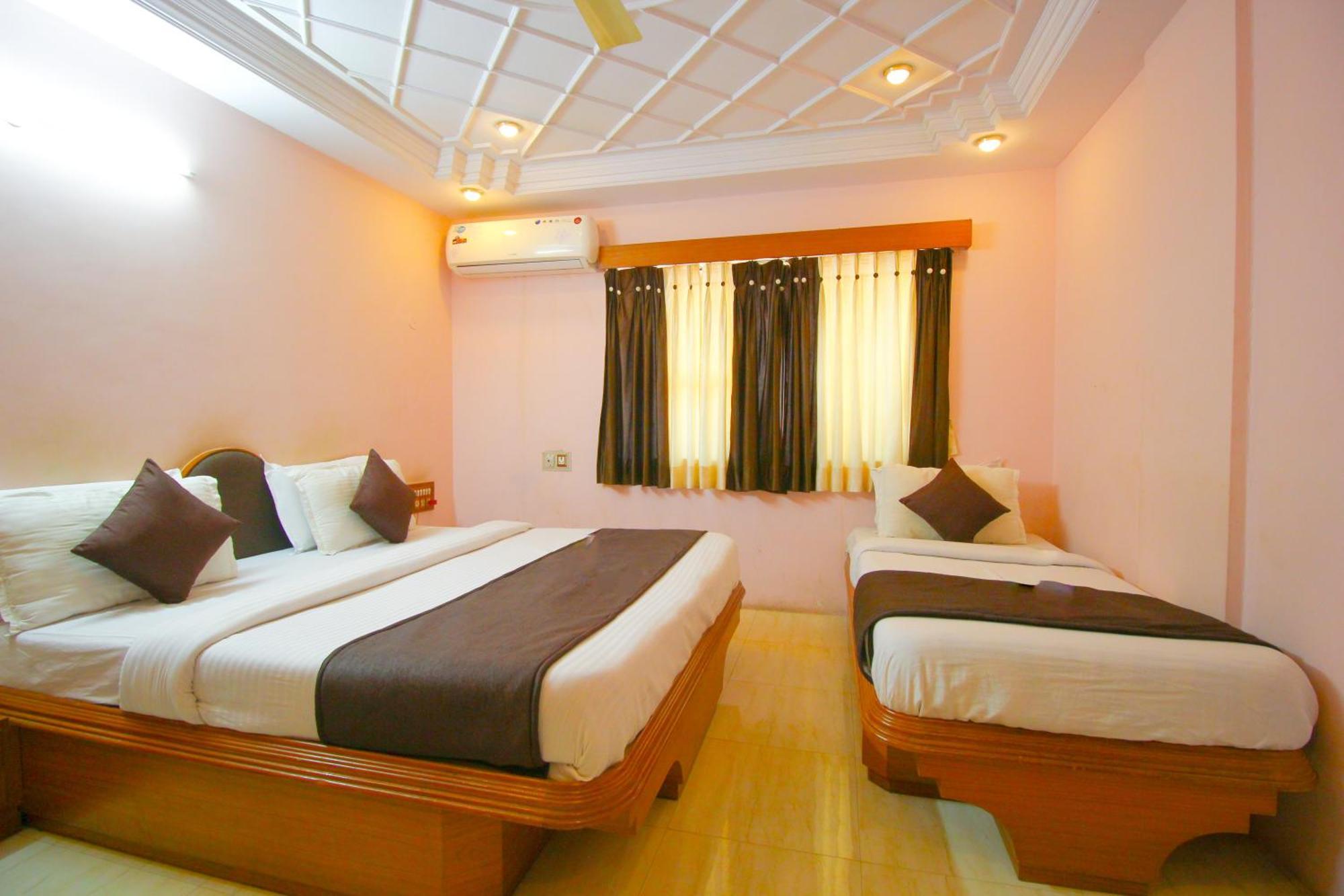 Hotel Upasana Rajkot Exteriör bild