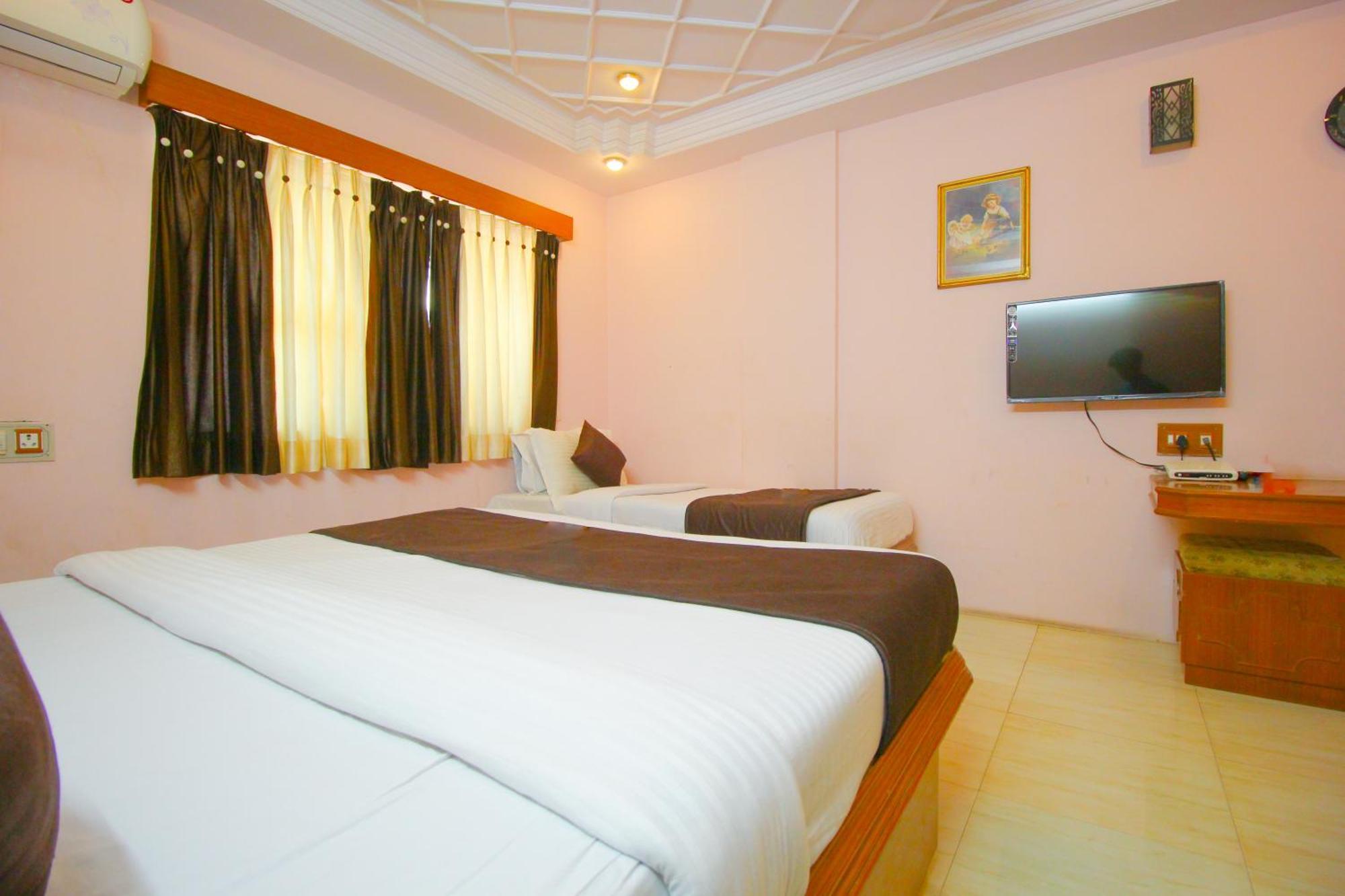 Hotel Upasana Rajkot Exteriör bild