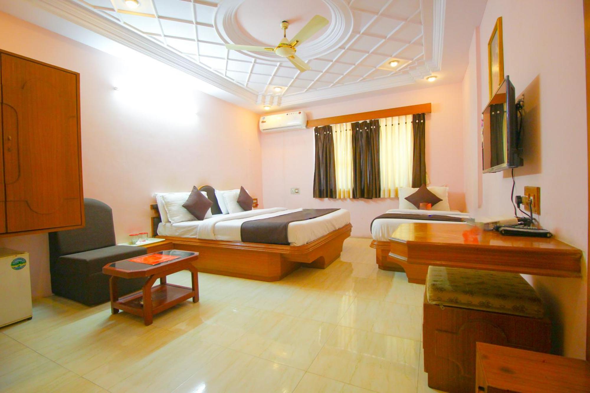 Hotel Upasana Rajkot Exteriör bild