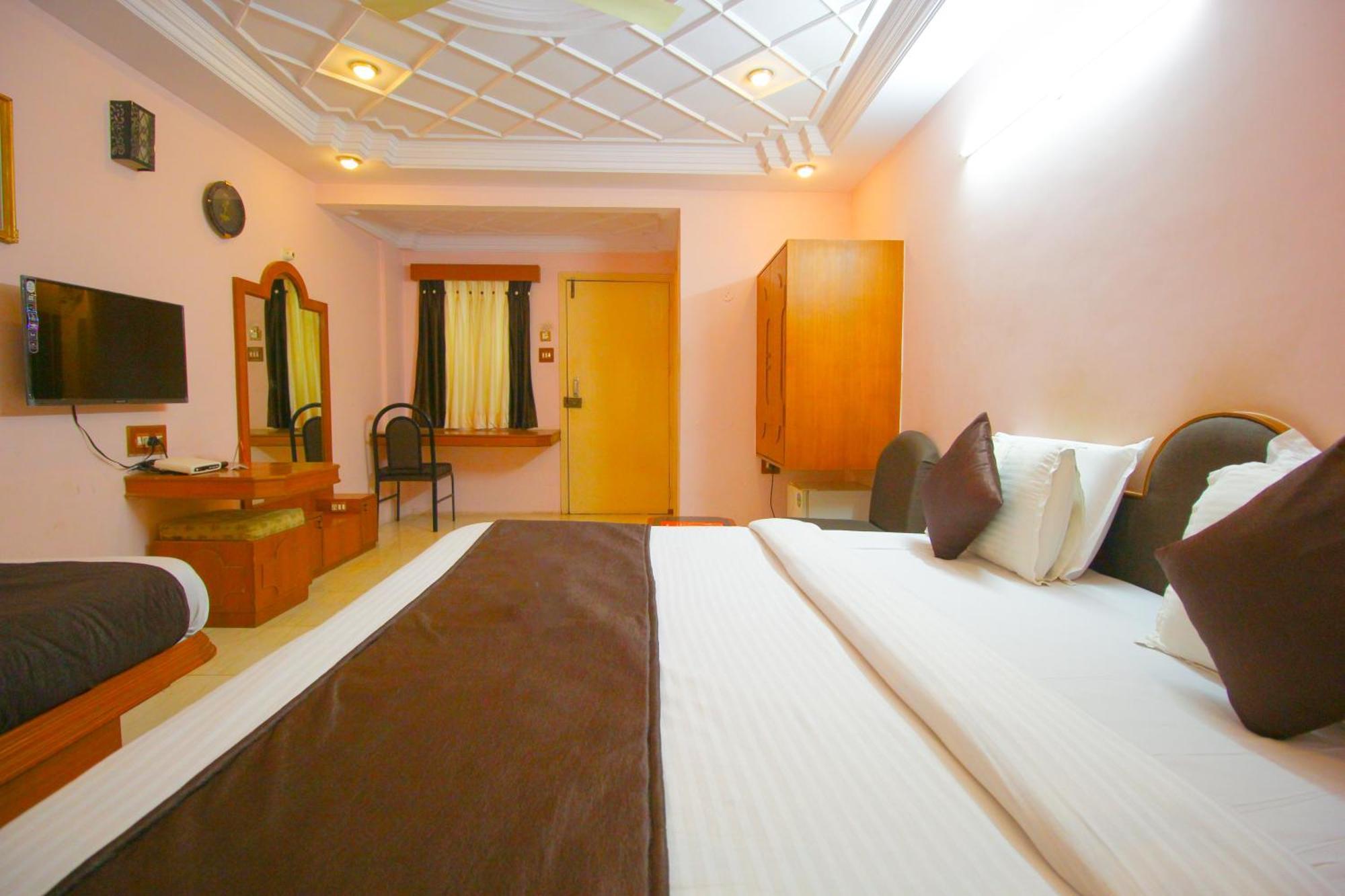 Hotel Upasana Rajkot Exteriör bild