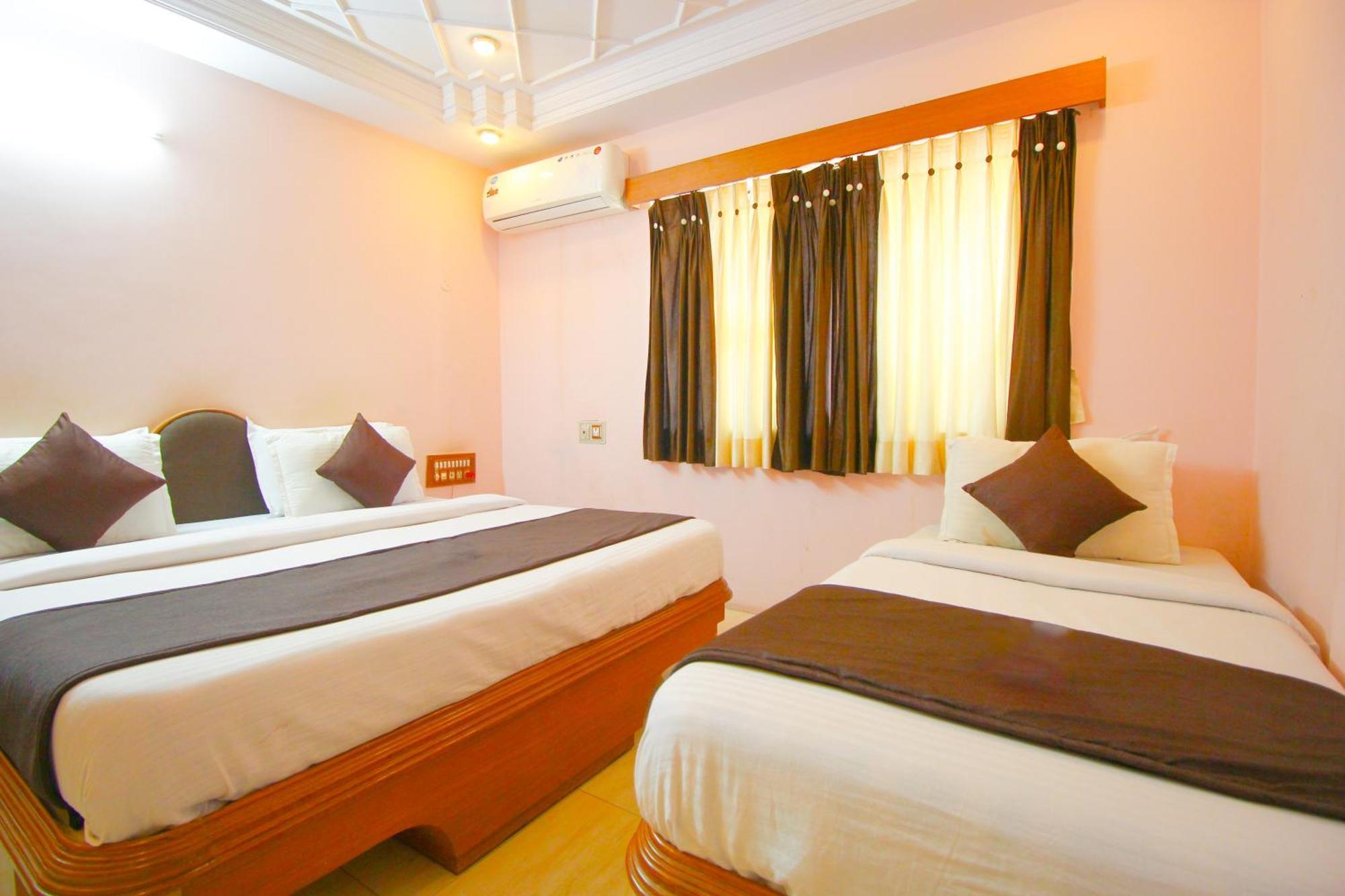 Hotel Upasana Rajkot Exteriör bild